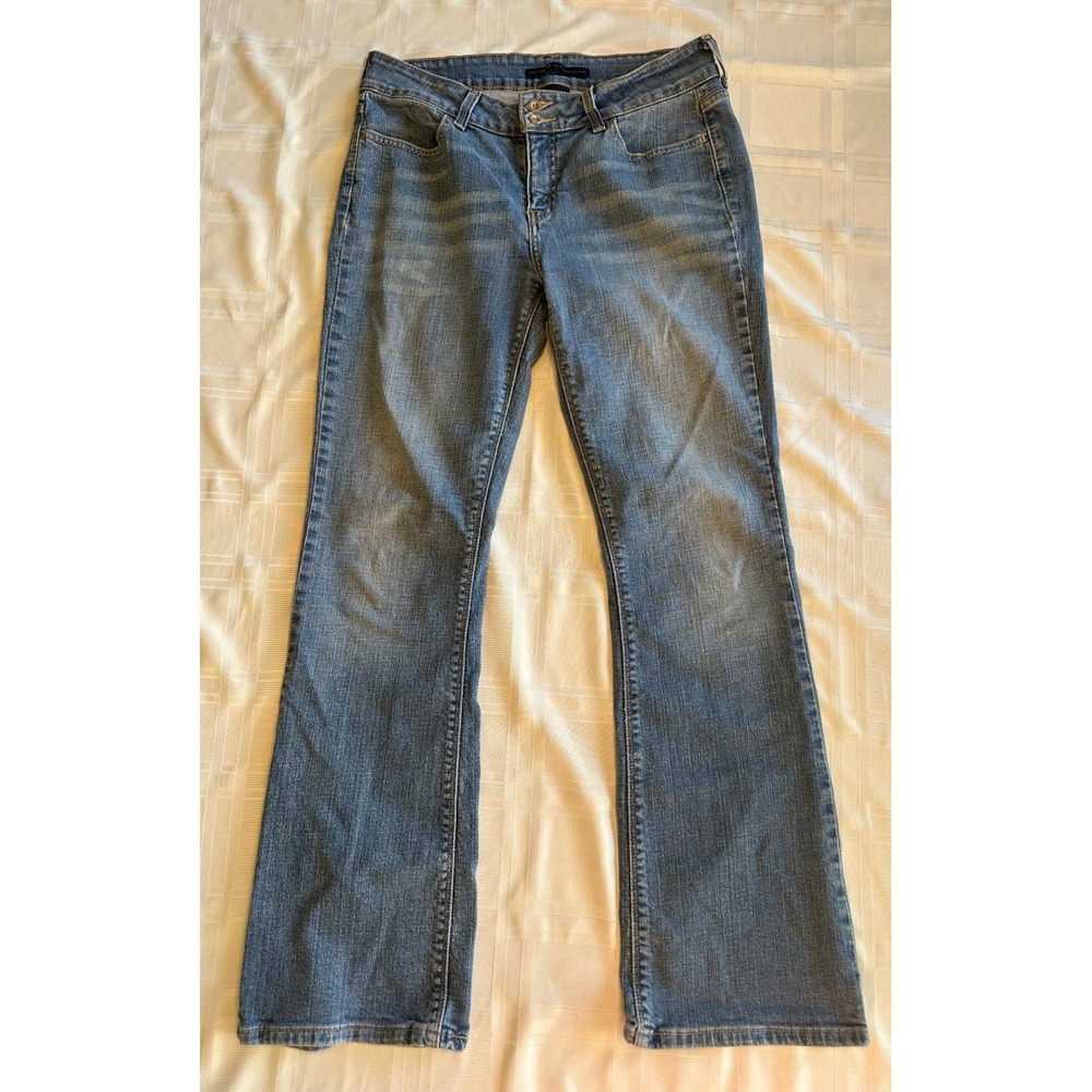 Levi's Jeans Womens 10 Blue 526 Slender Boot Cut Medium Wash Stretch Denim Pants
